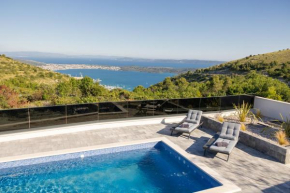 NEW! Villa Vista- heated swimming pool, sea view, Trogir